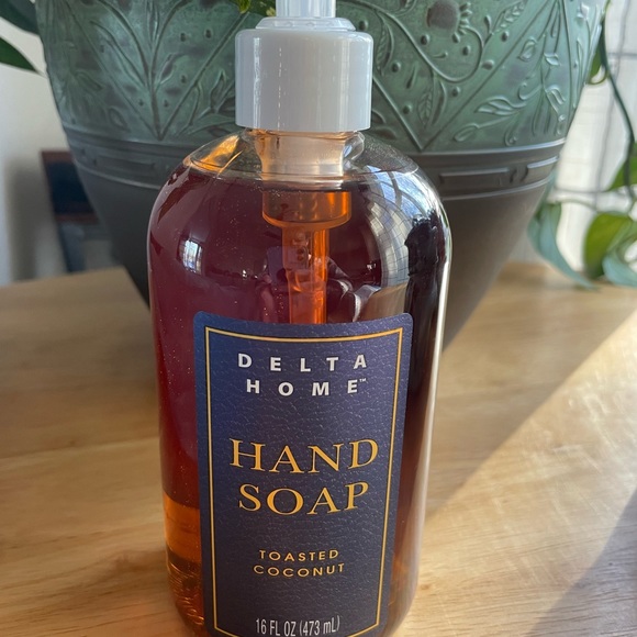 Delta Home Toasted Coconut Hand Soap 16floz/473ml - Picture 2 of 4